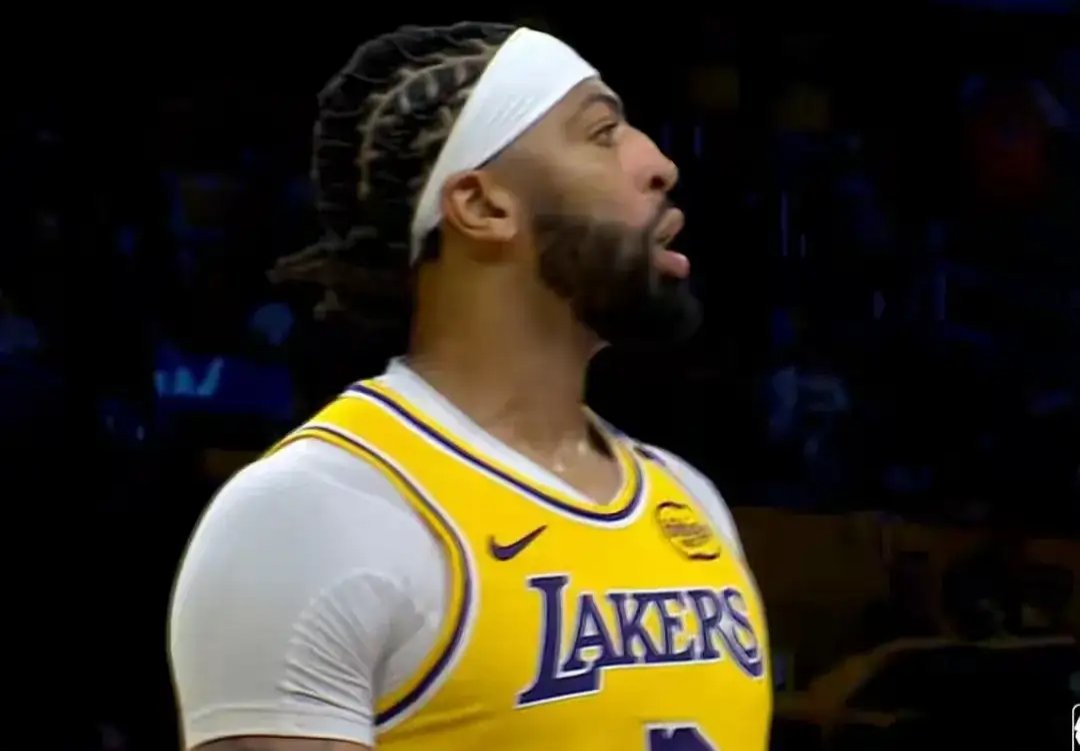 3D领域先行者-浓眉哥重返赛场，重要助攻首场状态出色，IG观众沸腾！比赛高潮迭起的简单介绍-3D领域先行者