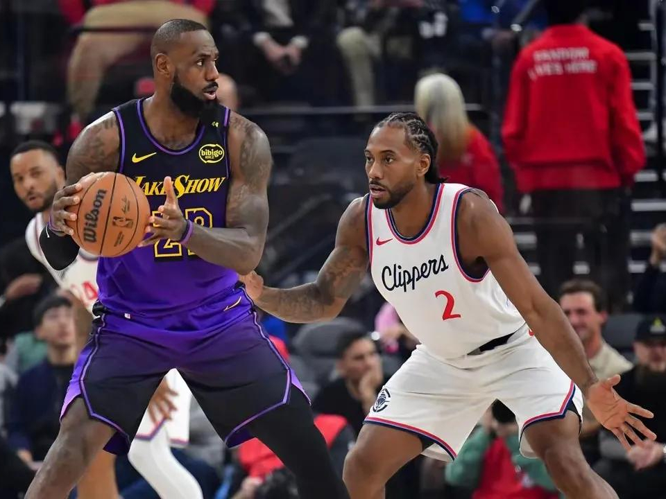 国际比赛日社区盾焦点战，洛杉矶湖人外线爆发，信心回归，资深球员宣示担当